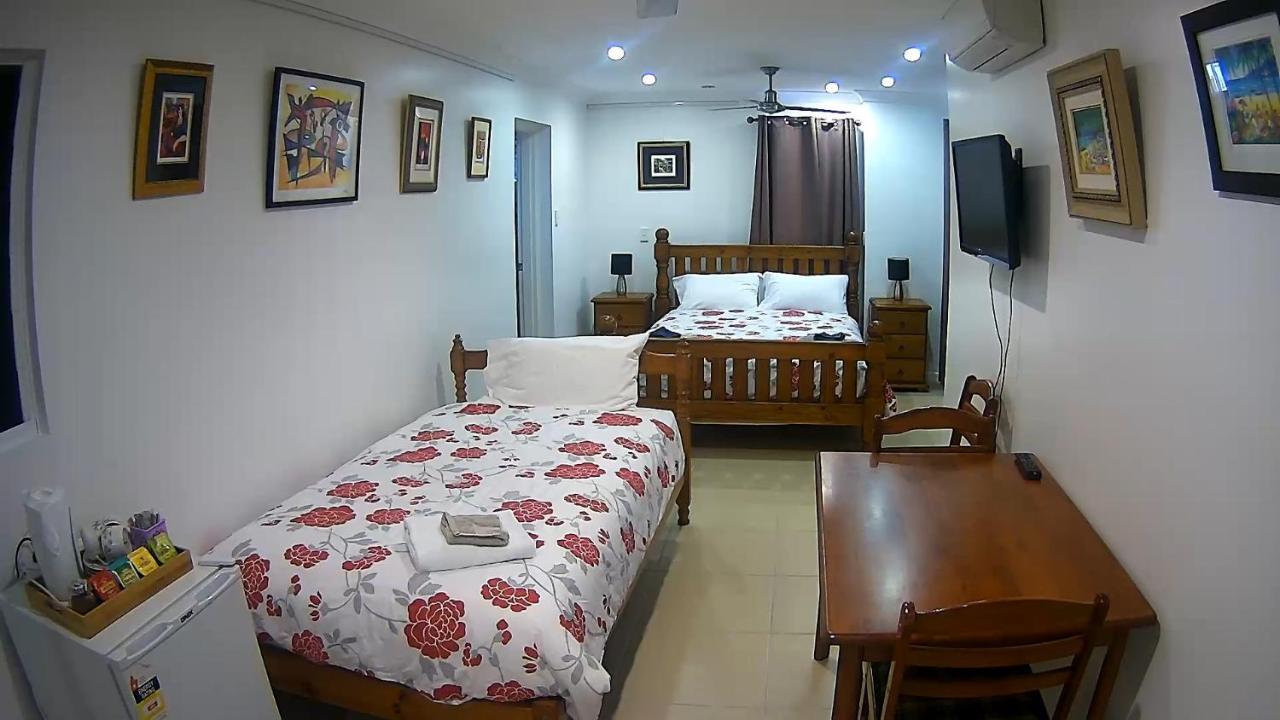 Margs Bed And Breakfast Bowen Exterior photo